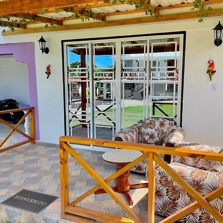 Posada Villa Bryan Rocky Point Екстериор снимка