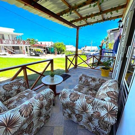 Posada Villa Bryan Rocky Point Екстериор снимка