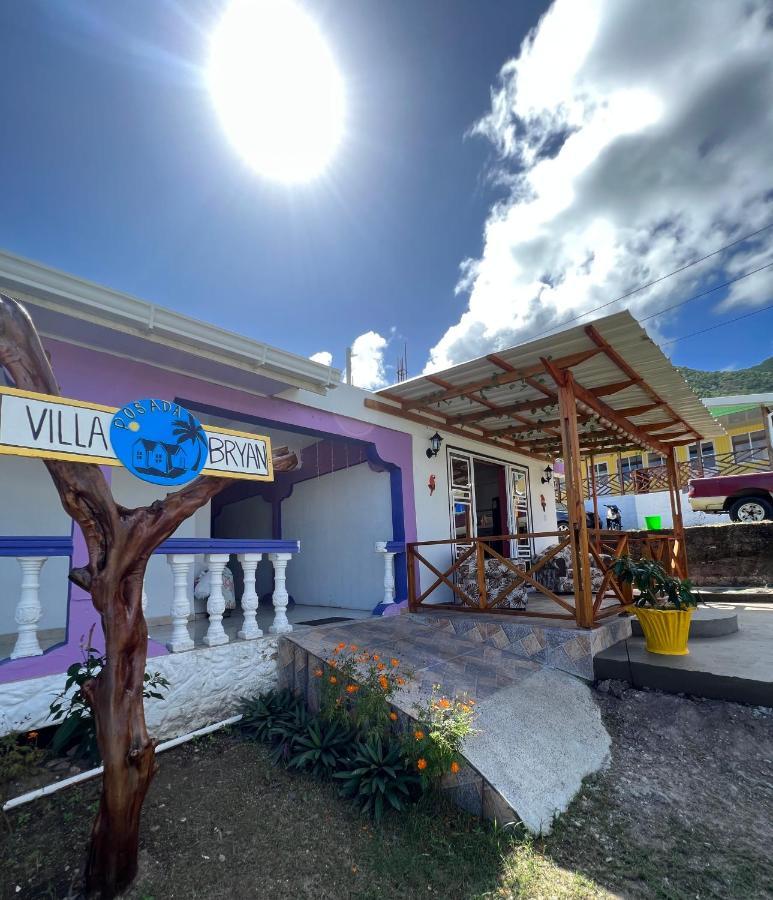 Posada Villa Bryan Rocky Point Екстериор снимка